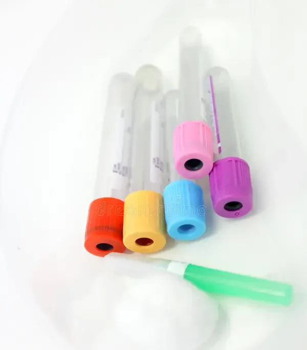 pathology blood collecting tubes unlabelled phlebotomy vacutainer gauge needle cotton wool lying kidney dish 33612801 e1719966892573